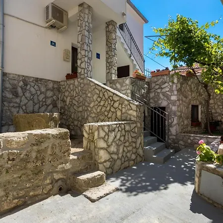 Rustical Nest Krk Old Apartman Krk Town