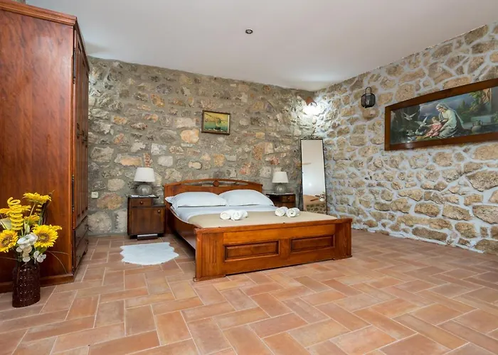 Rustical Nest Krk Old Apartman