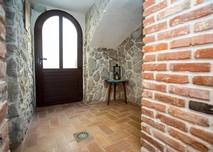 Rustical Nest Krk Old Apartman